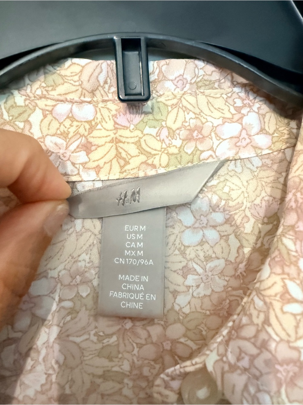 Never Worn! H&M Pastel Floral Shirt in Pink, Cream and Green - Picture 2 of 6